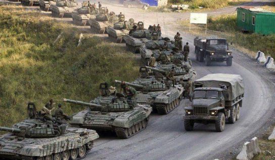 После признания «ЛДНР» Путин приказал ввести войска на оккупированный Донбасс. Видео