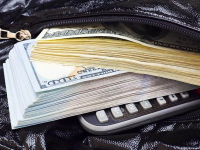 Как советник Налоговой Александр Крамаренко отладил преступные схемы под руководителей ГНС, сумками возил им валюту, а себе на счетах собрал $6 млн