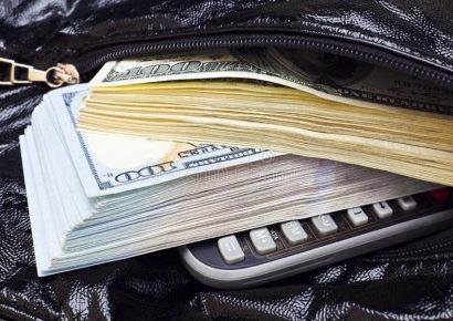 Как советник Налоговой Александр Крамаренко отладил преступные схемы под руководителей ГНС, сумками возил им валюту, а себе на счетах собрал $6 млн