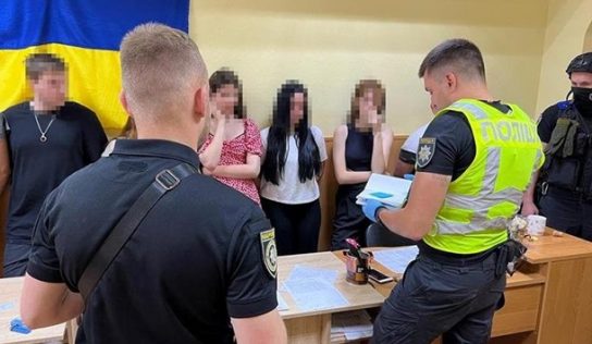В Киеве разоблачили мошенников, выдававших себя за волонтеров