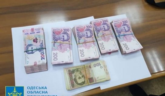 Два чиновника Укрзализныци погорели на крупной взятке