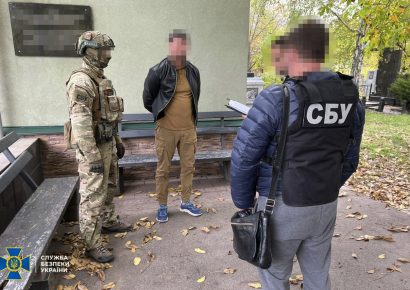 У Дніпрі викрили чиновників-корупціонерів: вимагали хабарі за дозвіл на поховання