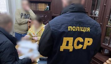 У Чернівцях за корупцію затримали посадовицю Чернівецької ОВА