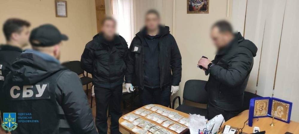 На Одещині поліцейський вимагав гроші від продавців риби