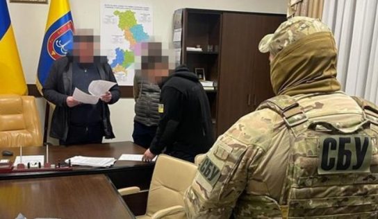 Пропонував «відмазати» від тюрми за великий хабар: СБУ затримала замголови Одеської ОВА