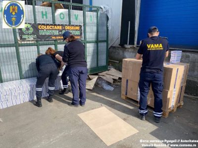 Одеських митників викрили на контрабанді цигарок
