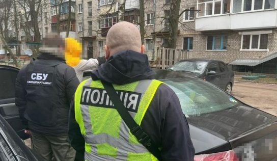 СБУ викрила шахраїв, які виманювали гроші з українців, обіцяючи евакуювати з Бахмуту