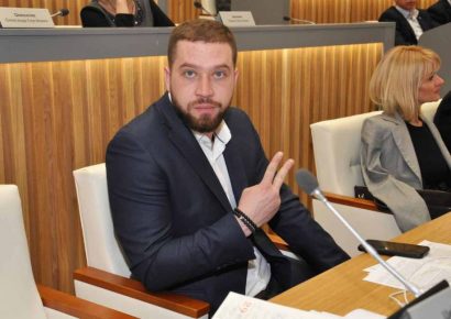 В Полтаве депутат облсовета Александр Смирнов потратил бюджетные средства на свою родственницу