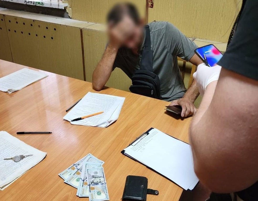 Шок! У Миколаєві офіцер військкомату відмовився від хабаря у 1,5 тисяч доларів