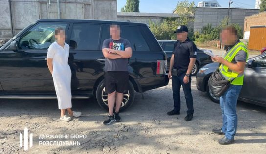 В Киеве разоблачены супруги, которые продавали полученные для ВСУ автомобили