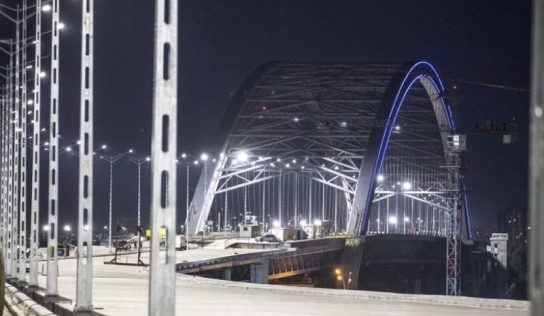 У Києві вкрали 6,5 млн гривень при закупівлі піску для Подільского мосту