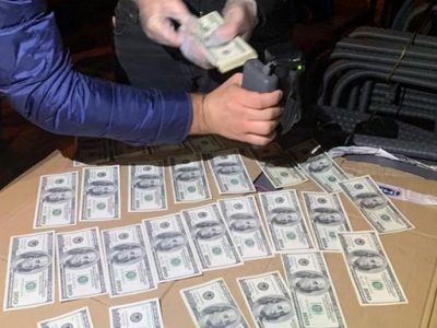 В Киевской области на взятке задержали прокурора, который закрыл дело за $30 тысяч