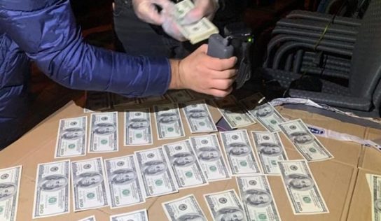 На Київщині на хабарі затримали прокурора, який закрив справу за $30 тисяч