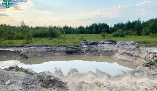 В Житомирской области главу ОТГ подозревают в незаконной добыче песка