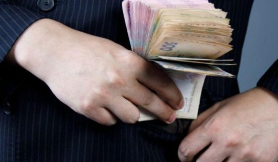 Середня зарплата українських чиновників перевищила 50 тисяч гривень