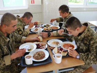 В Ужгороді начальника складу військової частини засудили за втрату харчів на 1,5 млн гривень