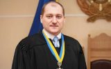 Скандали, самовідводи і гуртожиток для глухих: як суддя з Чернівців перетворив мантію на привілей