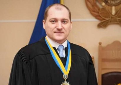 Скандали, самовідводи і гуртожиток для глухих: як суддя з Чернівців перетворив мантію на привілей