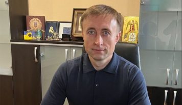 Скандал із розкішним особняком за 70 млн: голову Енергомитниці Анатолія Комара відсторонять від посади