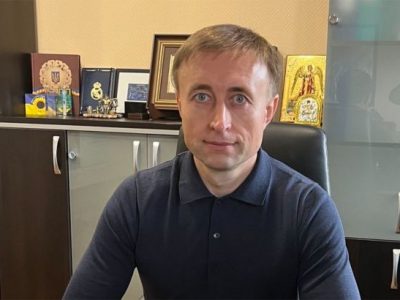 Скандал із розкішним особняком за 70 млн: голову Енергомитниці Анатолія Комара відсторонять від посади