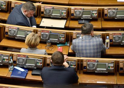 Народные депутаты втрое увеличили себе выплаты