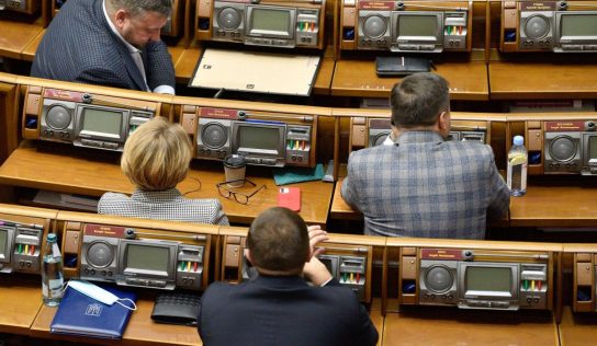 Народные депутаты втрое увеличили себе выплаты