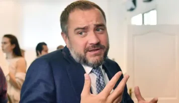 «Фейкова інвалідність» і втеча від правосуддя: ексголова УАФ Андрій Павелко залишив Україну на тлі корупційного скандалу