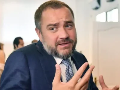 «Фейкова інвалідність» і втеча від правосуддя: ексголова УАФ Андрій Павелко залишив Україну на тлі корупційного скандалу