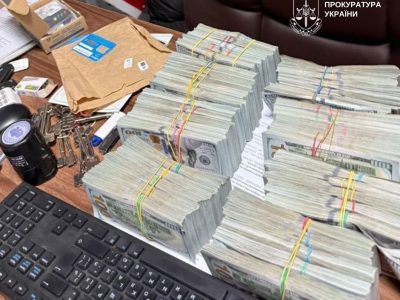 Готівка в багажнику та десятки «паперових» компаній: у Києві накрили конвертаційний хаб
