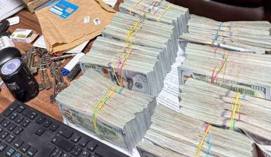 Готівка в багажнику та десятки «паперових» компаній: у Києві накрили конвертаційний хаб