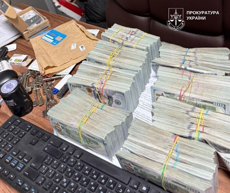 Готівка в багажнику та десятки «паперових» компаній: у Києві накрили конвертаційний хаб