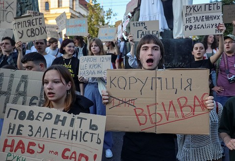Головні корупційні схеми в Україні: приклади та наслідки